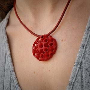 Collar Deneb Rojo Carmín